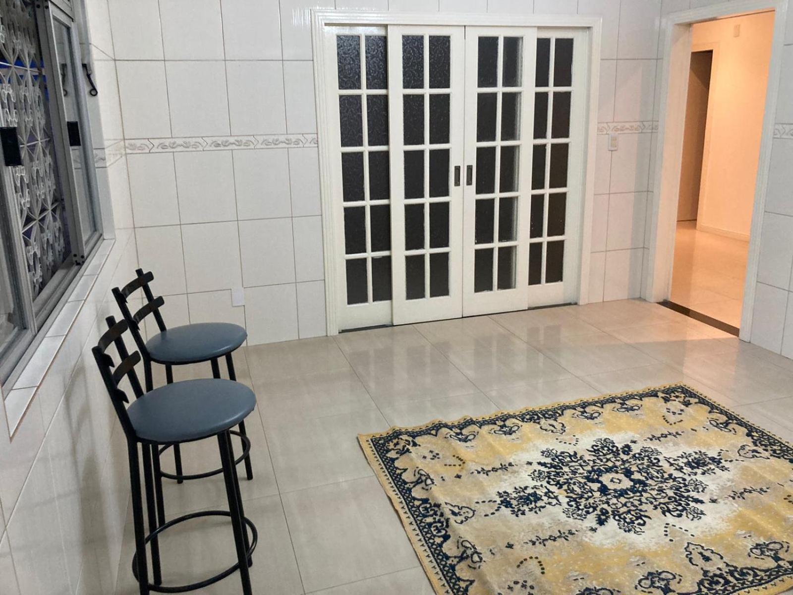 Homestay Privativa Com Cama Queen Em Casa Ampla E Confortavel Em Casa Compartilhada *